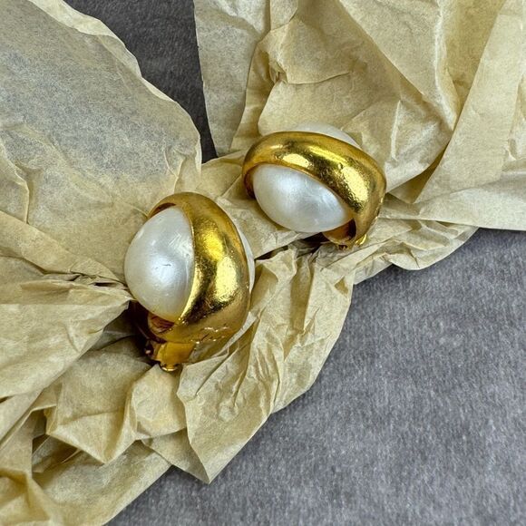 Chanel Vintage 93a Large Faux Pearl Gold Clip On Earrings - Picture 3 of 16